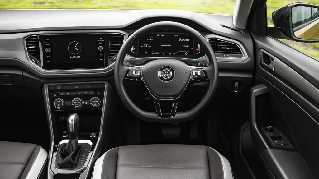 t-roc-interior-steering-wheel